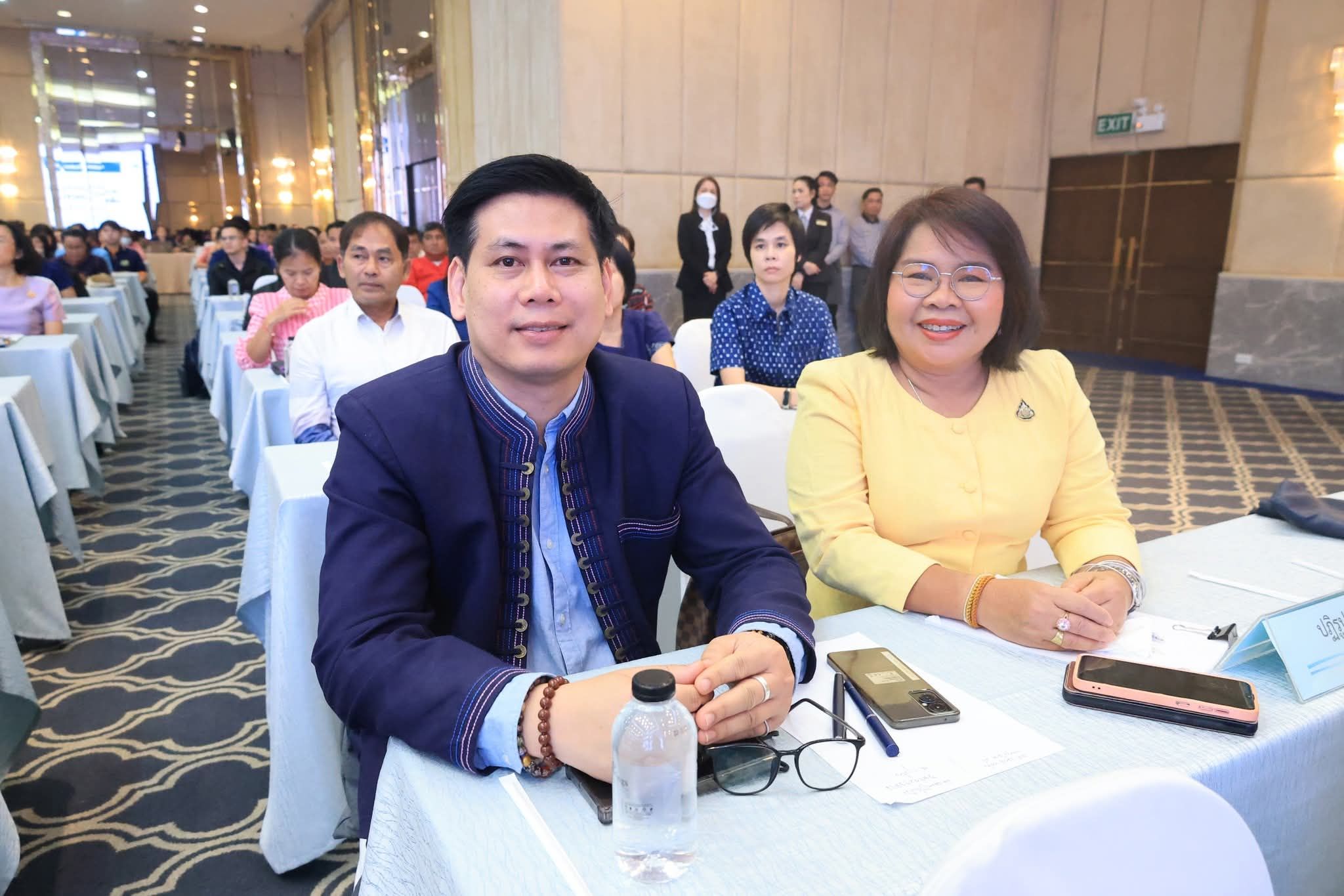 title - วันอังคารที่ 21 ตุลาคม 2568 นายวิทูล ประดิษฐบุญ ปฏิรูปที่ดินจังหวัดปราจีนบุรี และเจ้าหน้าที่ ส.ป.ก.ปราจีนบุรี เข้าร่วมรับมอบแนวทางและนโยบายการขับเคลื่อนงานแก่สำนักงานการปฏิรูปที่ดินเพื่อเกษตรกรรม (ส.ป.ก.)